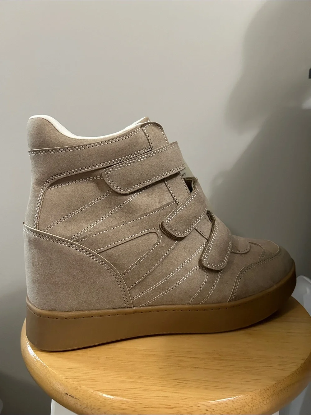 $3 💕5/$15 Women’s size 11 Wedge Suede High-Top Sneakers with Velcro Straps, NEW